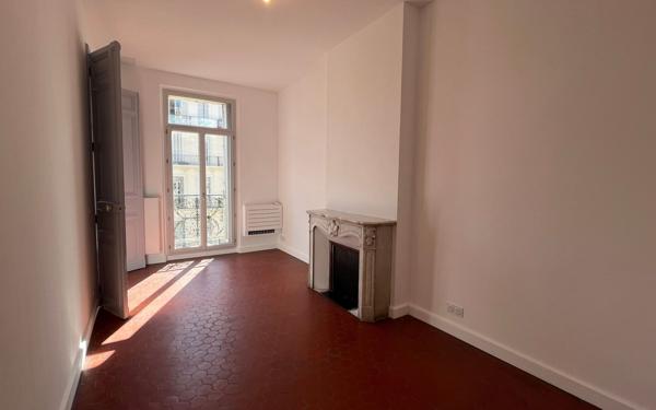 Appartement à louer    8 pièces • 188,15 m2 Toulon