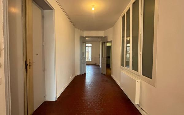 Appartement à louer    8 pièces • 188,15 m2 Toulon