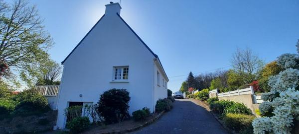Cadre de vie idéal pour cette néo bretonne située entre mer et campagne.