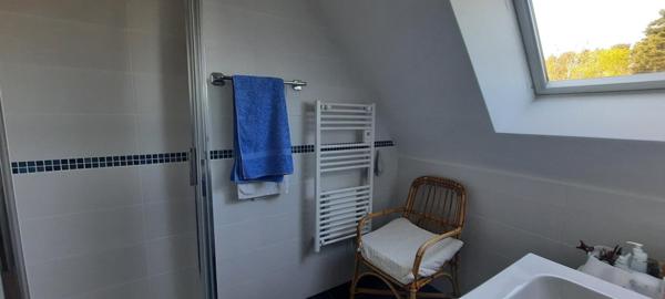 Cadre de vie idéal pour cette néo bretonne située entre mer et campagne.