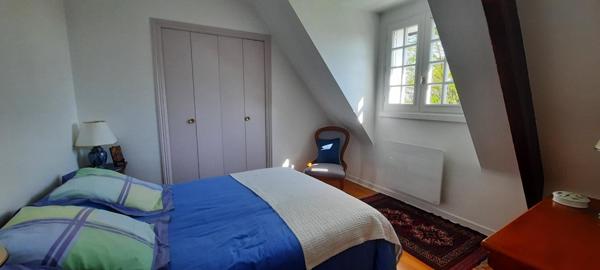 Cadre de vie idéal pour cette néo bretonne située entre mer et campagne.