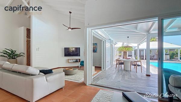 Propriété T4 avec piscine et sa dépendance