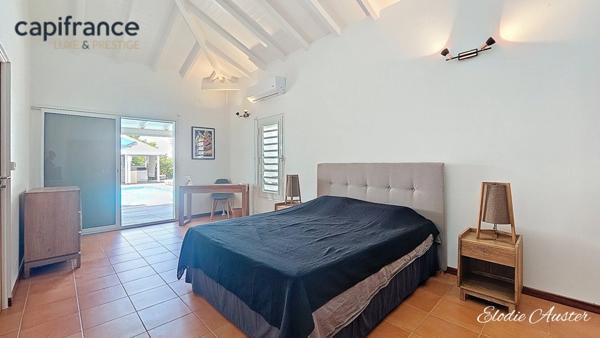 Propriété T4 avec piscine et sa dépendance