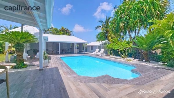 Propriété T4 avec piscine et sa dépendance