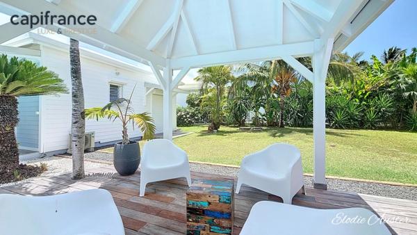 Propriété T4 avec piscine et sa dépendance