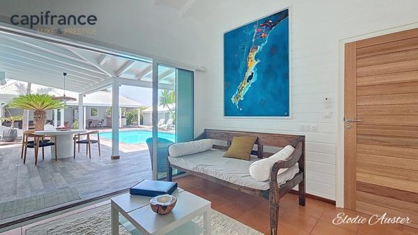 Propriété T4 avec piscine et sa dépendance