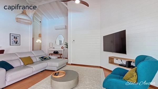 Propriété T4 avec piscine et sa dépendance