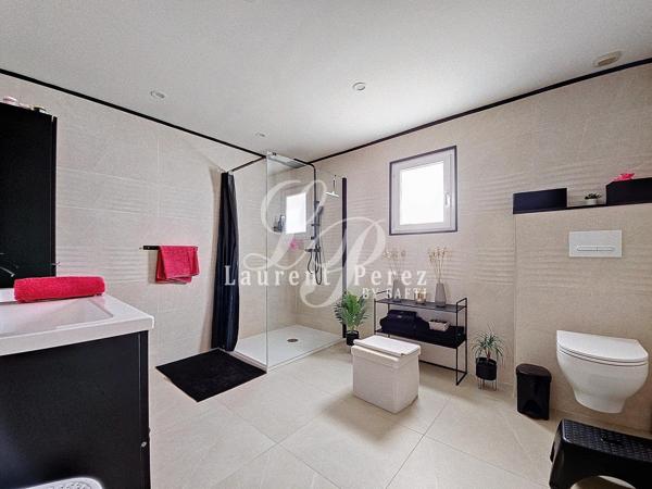 Élégante villa familiale, prestations de qualité dans quartier prisé.