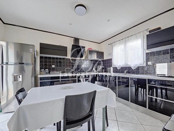 Élégante villa familiale, prestations de qualité dans quartier prisé.