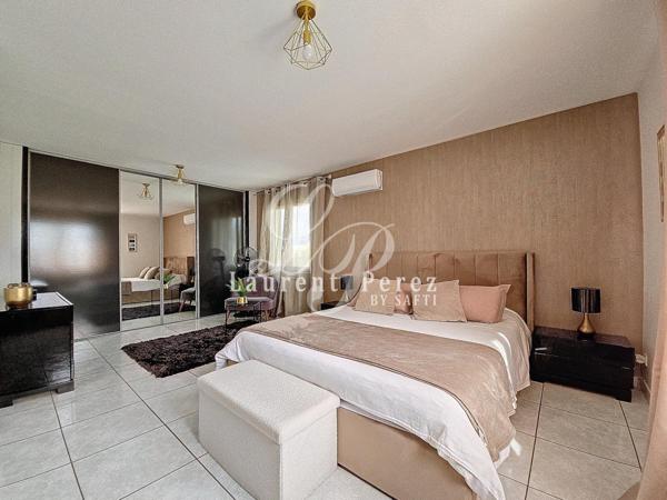 Élégante villa familiale, prestations de qualité dans quartier prisé.