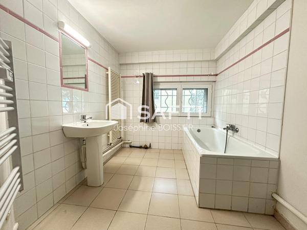 A SAISIR SUR CARPENTRAS MAISON  TRADITIONNELLE DE 162 M²  AVEC TERRAIN DE 453 M²