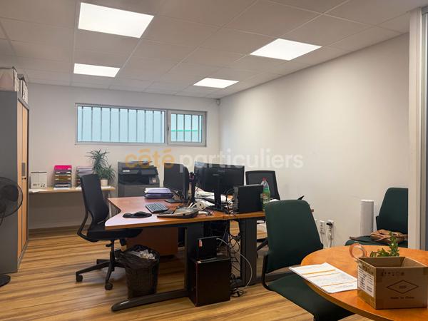 Vente
                Local d'activité1046 m² - SAINT LO (50000)