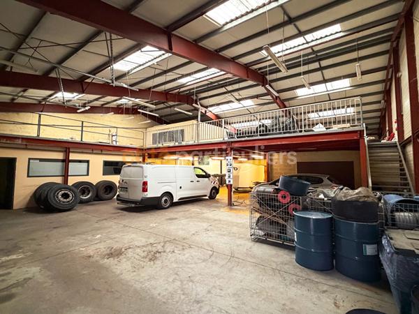 Vente
                Local d'activité1046 m² - SAINT LO (50000)