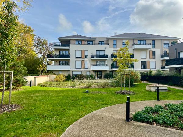Montévrain - 2 pièces avec balcon et parking et vue dégagée sur parc