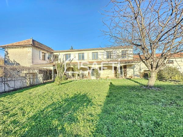 Ensemble immobilier composé de 2 maisons et nombreuses dépendances