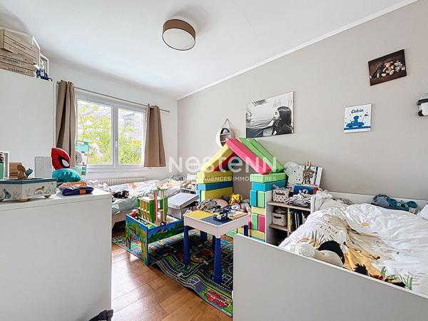 Maison familiale de 113 m², 4 chambres, avec piscine chauffée , jardin et sous-sol complet/garage au coeur d'Avrillé