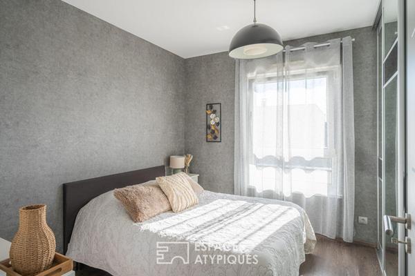 Maison d’architecte contemporaine avec piscine et vue dégagée