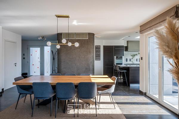 Maison d’architecte contemporaine avec piscine et vue dégagée