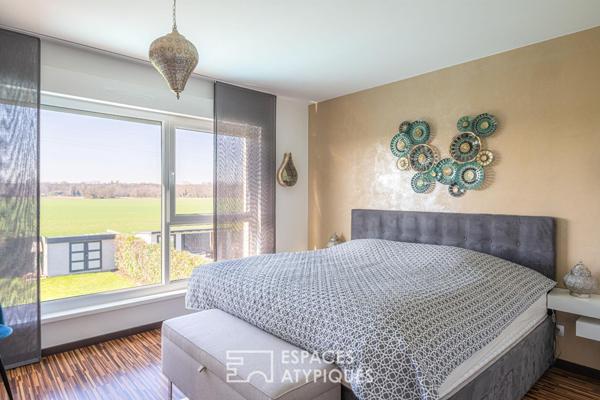 Maison d’architecte contemporaine avec piscine et vue dégagée