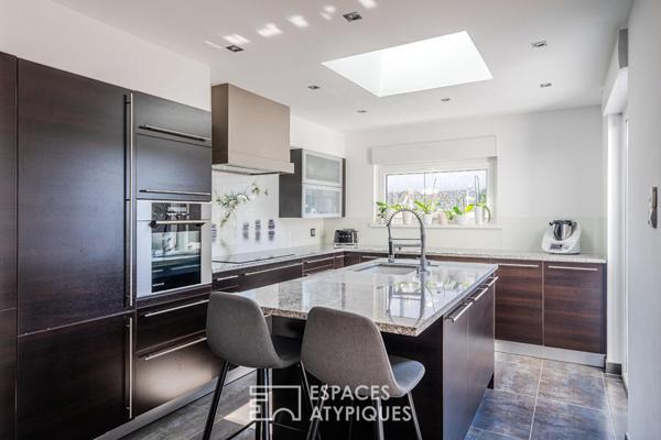 Maison d’architecte contemporaine avec piscine et vue dégagée