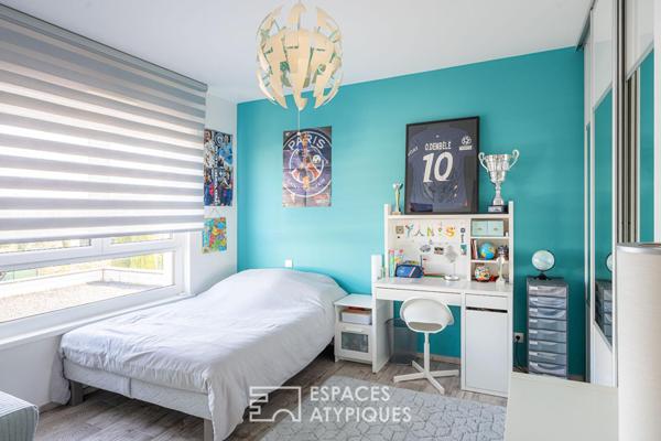 Maison d’architecte contemporaine avec piscine et vue dégagée