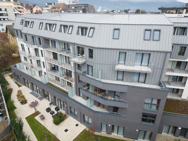 Chambéry centre ville- Appartement T1 de 31 m2 avec terrasse entièrement meublé