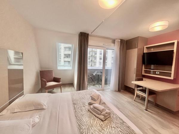 Chambéry centre ville- Appartement T1 de 31 m2 avec terrasse entièrement meublé