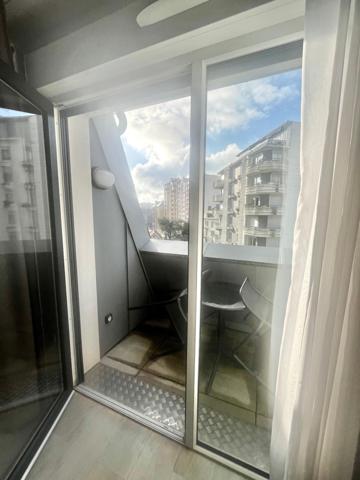 Chambéry centre ville- Appartement T1 de 31 m2 avec terrasse entièrement meublé