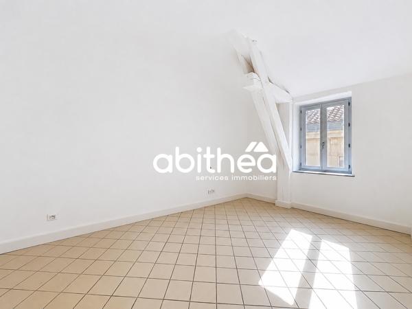 GRAND APPARTEMENT T3 DE 75 M² EN PLEIN COEUR HISTORIQUE AVEC ASCENSEUR