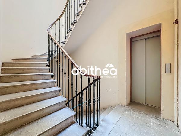 GRAND APPARTEMENT T3 DE 75 M² EN PLEIN COEUR HISTORIQUE AVEC ASCENSEUR