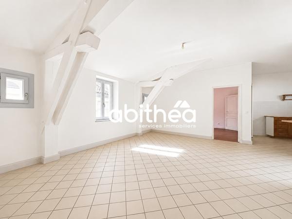 GRAND APPARTEMENT T3 DE 75 M² EN PLEIN COEUR HISTORIQUE AVEC ASCENSEUR