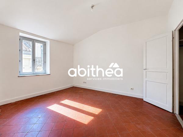 GRAND APPARTEMENT T3 DE 75 M² EN PLEIN COEUR HISTORIQUE AVEC ASCENSEUR