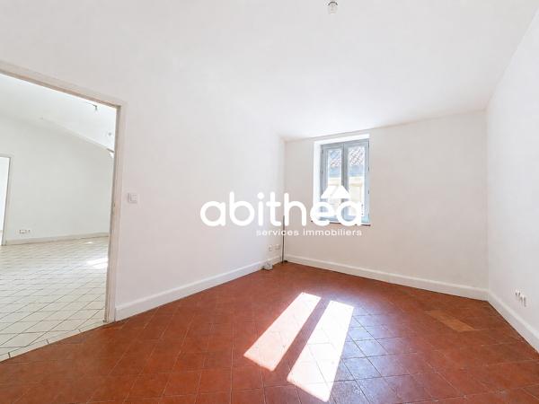 GRAND APPARTEMENT T3 DE 75 M² EN PLEIN COEUR HISTORIQUE AVEC ASCENSEUR