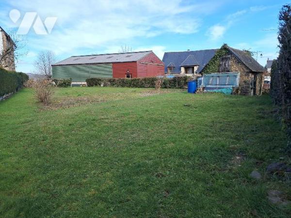 A vendre à Rilhac-Xaintrie, une maison de village à rénover comprenant : 

- Au rez-de-chauss...