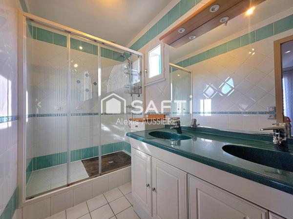 MAISON 214M2 +402 M2 TERRAIN
