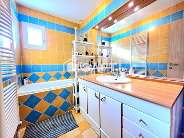 MAISON 214M2 +402 M2 TERRAIN