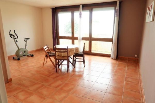 Appartement de trois pièces!