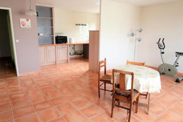 Appartement de trois pièces!