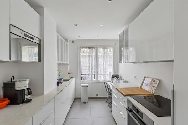 94160 Saint Mandé, à deux pas du Bois – Beau 3 pièces avec balcon dans un immeuble récent de standing