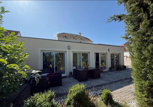 Maison familiale Sandillon 5 chambres , jardin.