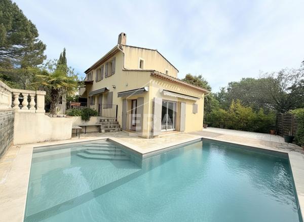 A VENDRE 84120 MIRABEAU MAISON TYPE 6 PIECES D'ENVIRON 152M² AVEC STUDIO INDEPENDANT,  JARDIN ET PISCINE