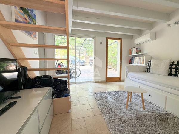 A VENDRE 84120 MIRABEAU MAISON TYPE 6 PIECES D'ENVIRON 152M² AVEC STUDIO INDEPENDANT,  JARDIN ET PISCINE
