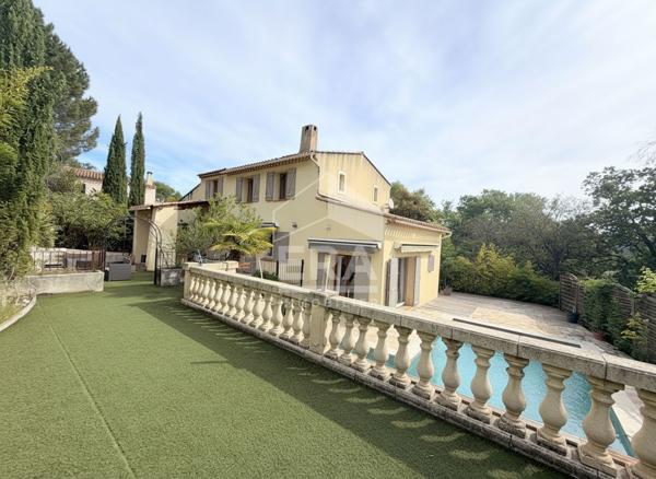 A VENDRE 84120 MIRABEAU MAISON TYPE 6 PIECES D'ENVIRON 152M² AVEC STUDIO INDEPENDANT,  JARDIN ET PISCINE