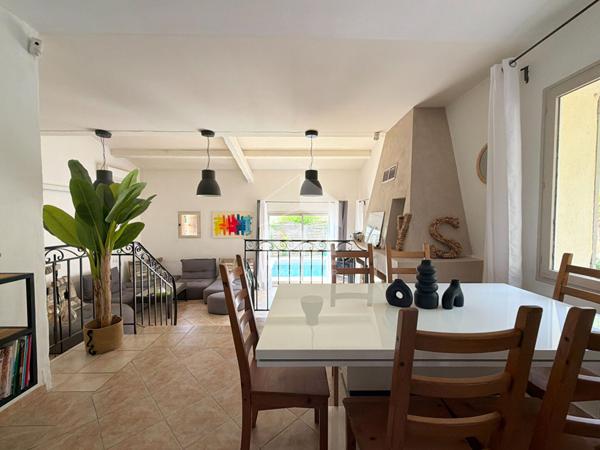 A VENDRE 84120 MIRABEAU MAISON TYPE 6 PIECES D'ENVIRON 152M² AVEC STUDIO INDEPENDANT,  JARDIN ET PISCINE