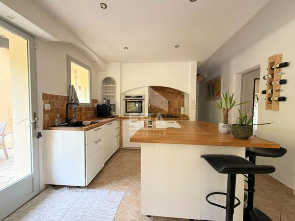 A VENDRE 84120 MIRABEAU MAISON TYPE 6 PIECES D'ENVIRON 152M² AVEC STUDIO INDEPENDANT,  JARDIN ET PISCINE