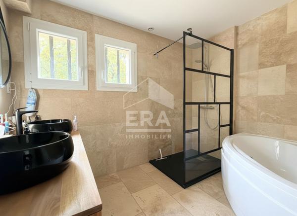 A VENDRE 84120 MIRABEAU MAISON TYPE 6 PIECES D'ENVIRON 152M² AVEC STUDIO INDEPENDANT,  JARDIN ET PISCINE