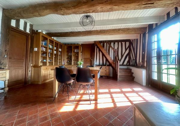 Propriété de 300 m² avec piscine et magnifique vue