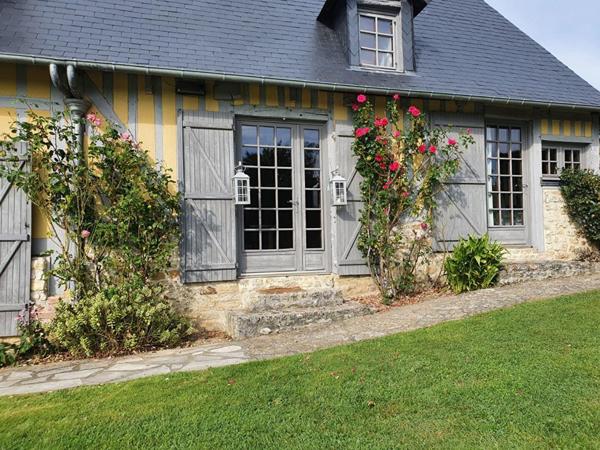 Propriété de 300 m² avec piscine et magnifique vue