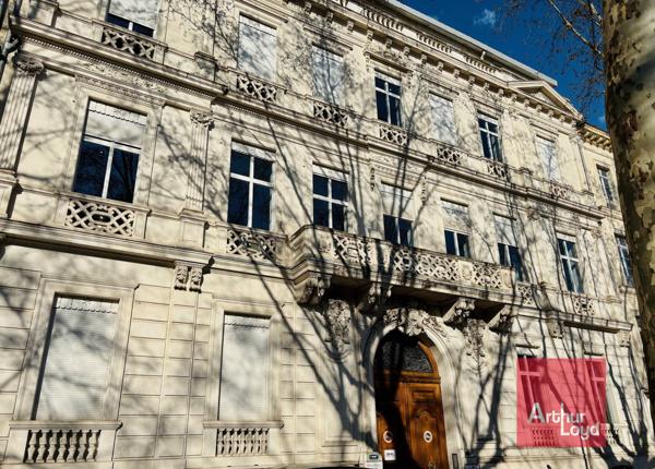 Bureaux à louer à Nîmes terrasse de 200 m² et grande luminosité
