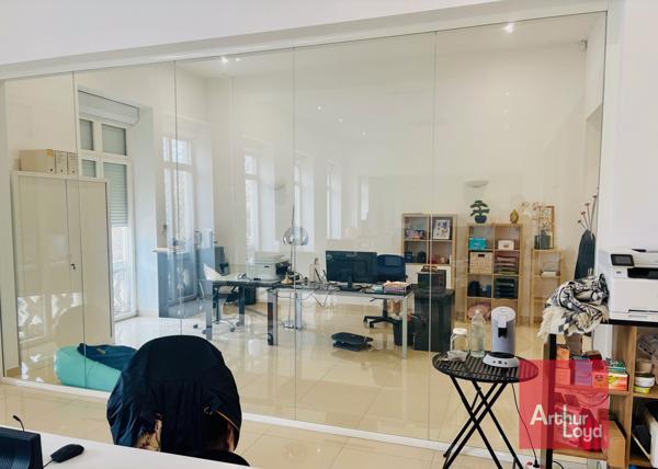 Bureaux à louer à Nîmes terrasse de 200 m² et grande luminosité